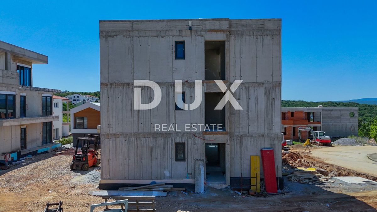 ISOLA DI KRK, NJIVICE - Nuovo edificio esclusivo, appartamento su due piani con piscina!