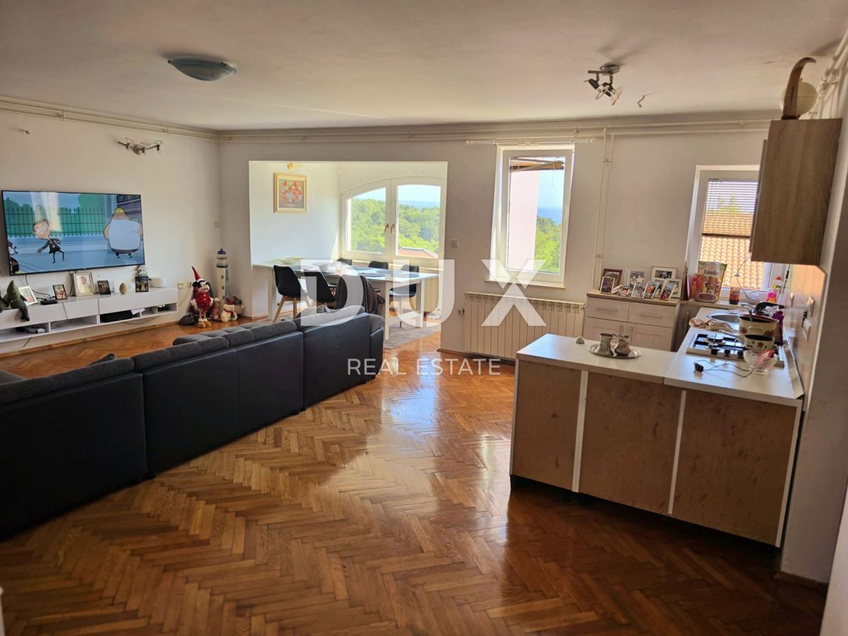 MALI LOŠINJ - appartamento con terrazza e vista mare 
