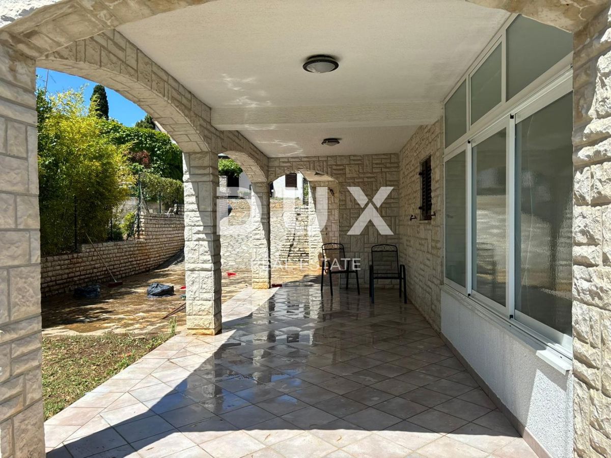 ISTRIA, PREMANTURA - Ampia casa con garage e 3 unità abitative!