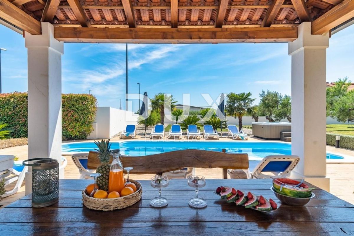 SPALATO, KAŠTEL - Bellissima villa con piscina e vista mare
