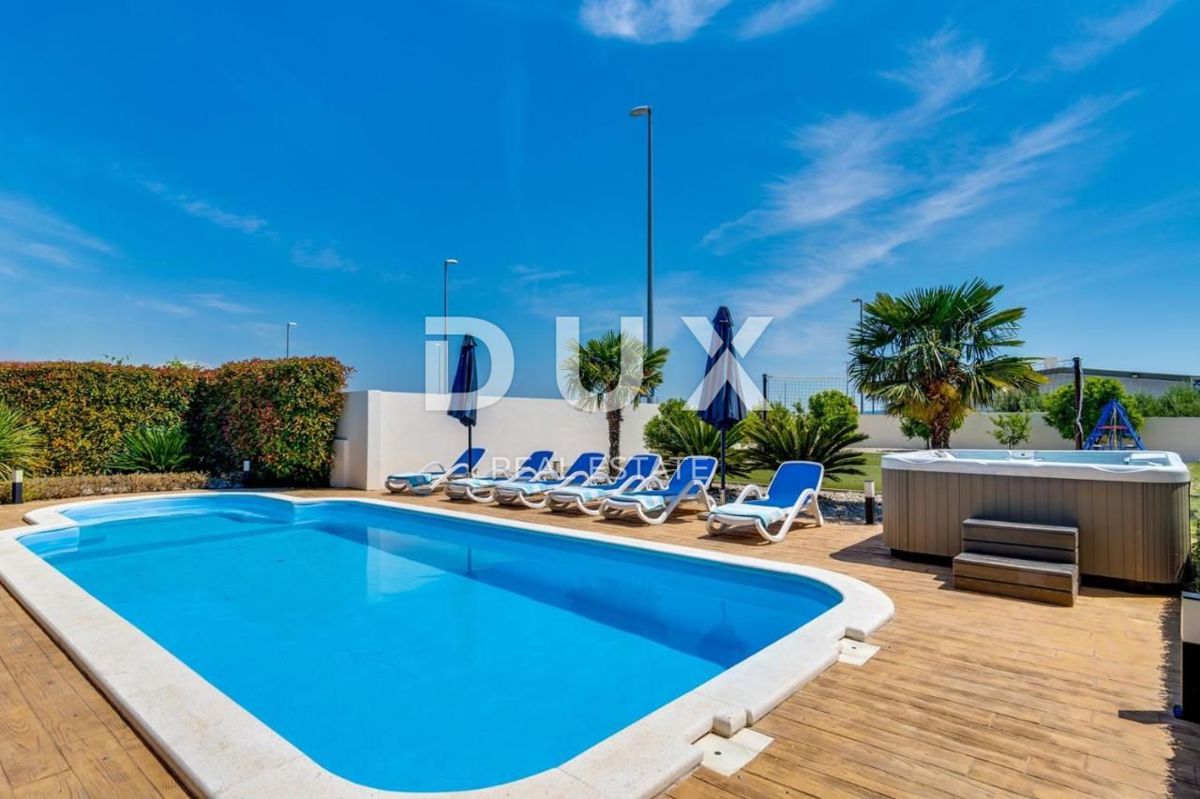 SPALATO, KAŠTEL - Bellissima villa con piscina e vista mare