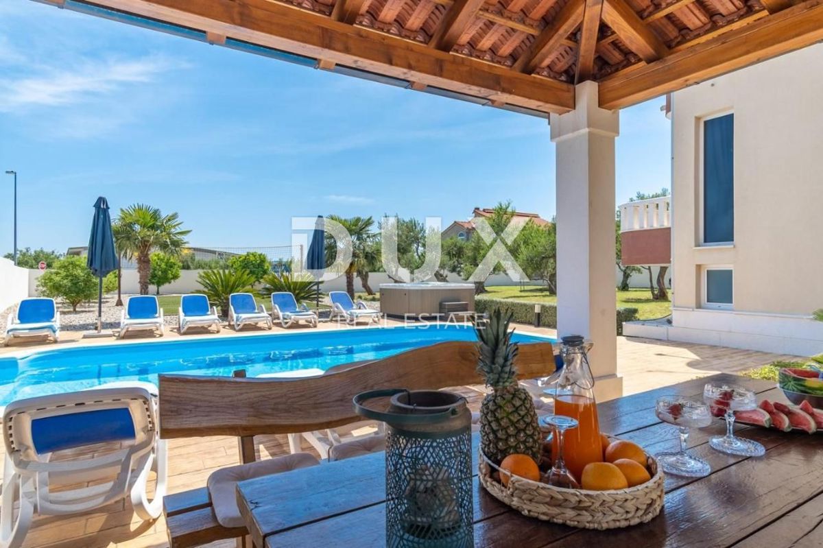 SPALATO, KAŠTEL - Bellissima villa con piscina e vista mare