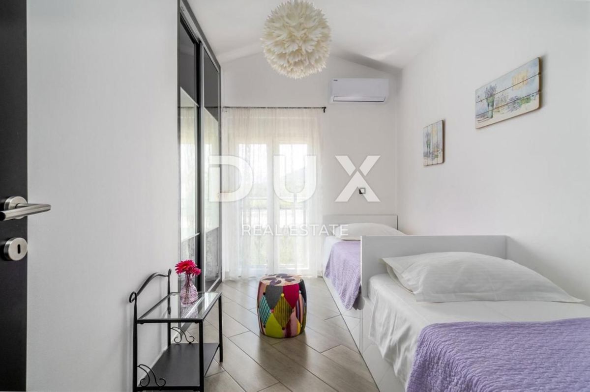 SPALATO, KAŠTEL - Bellissima villa con piscina e vista mare