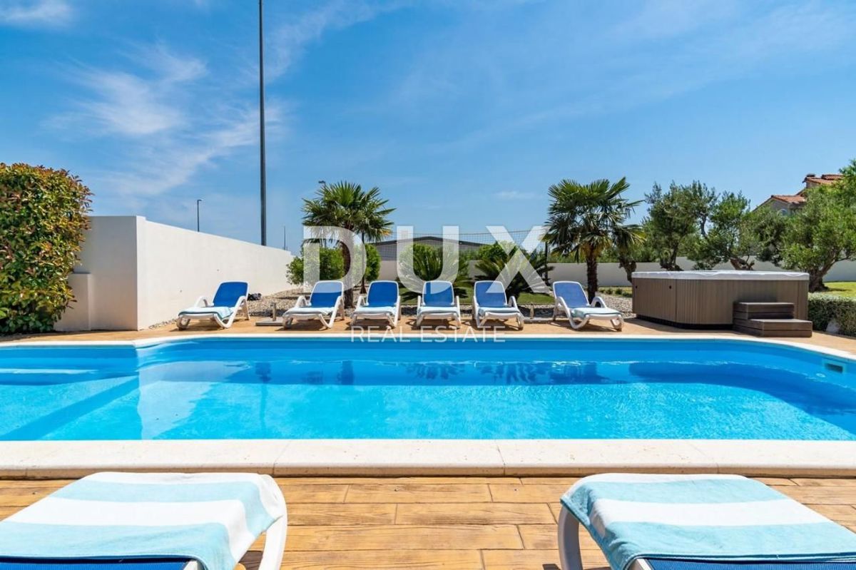 SPALATO, KAŠTEL - Bellissima villa con piscina e vista mare