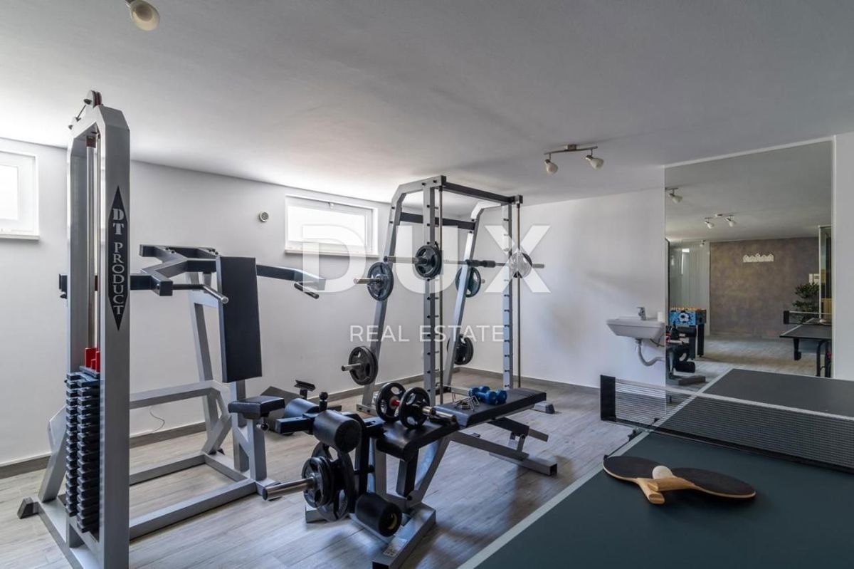 SPALATO, KAŠTEL - Bellissima villa con piscina e vista mare