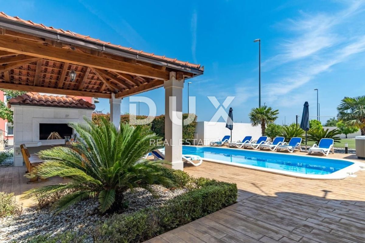 SPALATO, KAŠTEL - Bellissima villa con piscina e vista mare