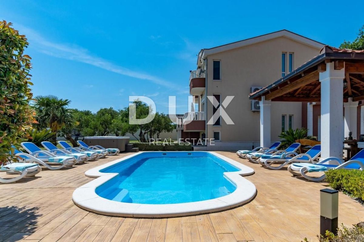 SPALATO, KAŠTEL - Bellissima villa con piscina e vista mare
