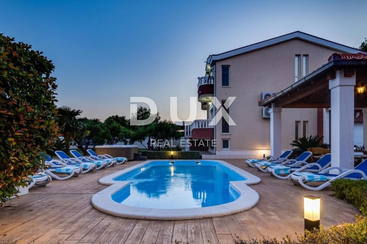 SPALATO, KAŠTEL - Bellissima villa con piscina e vista mare