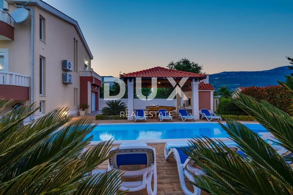 SPALATO, KAŠTEL - Bellissima villa con piscina e vista mare
