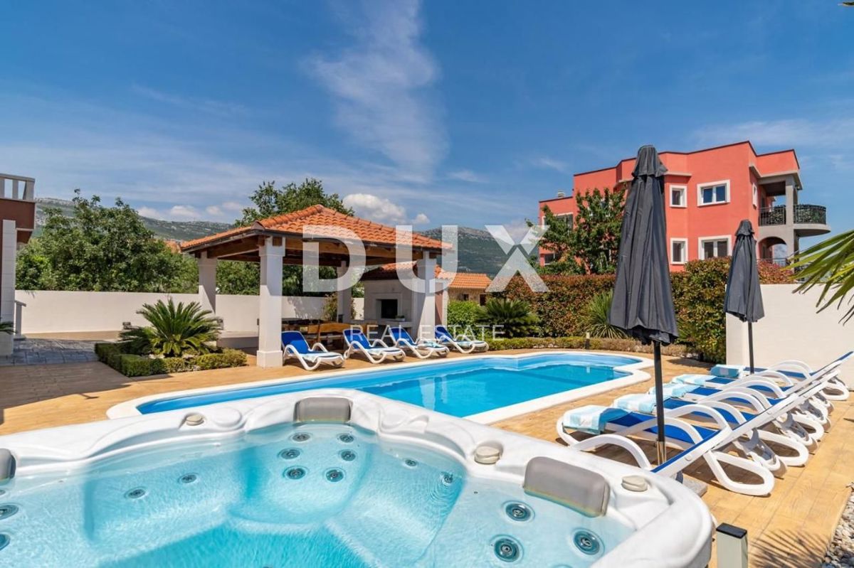 SPALATO, KAŠTEL - Bellissima villa con piscina e vista mare