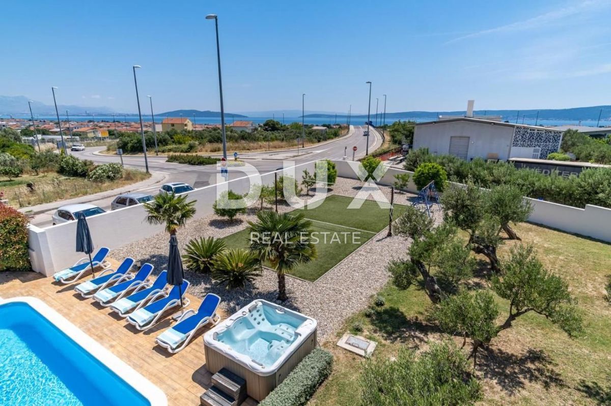 SPALATO, KAŠTEL - Bellissima villa con piscina e vista mare