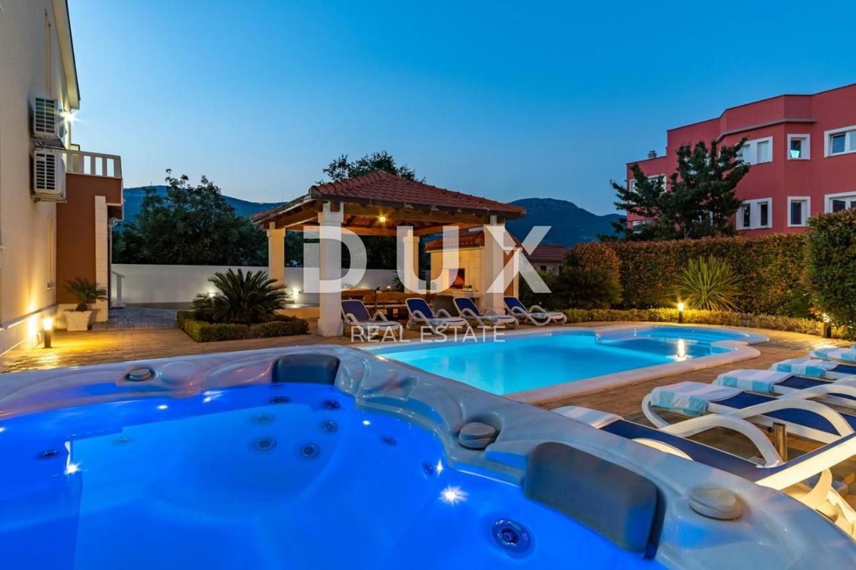 SPALATO, KAŠTEL - Bellissima villa con piscina e vista mare