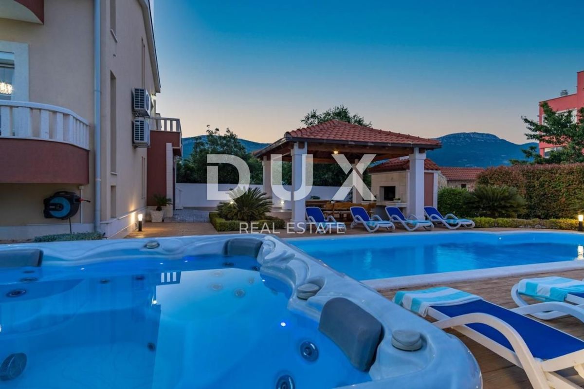 SPALATO, KAŠTEL - Bellissima villa con piscina e vista mare