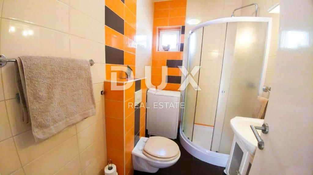 ISTRIA, MEDULIN – Appartamento con 2 camere da letto e 1 bagno con vista mare e piscina in comune, a soli 300 metri dalla costa!