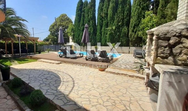 ISTRIA, MEDULIN – Appartamento con 2 camere da letto e 1 bagno con vista mare e piscina in comune, a soli 300 metri dalla costa!