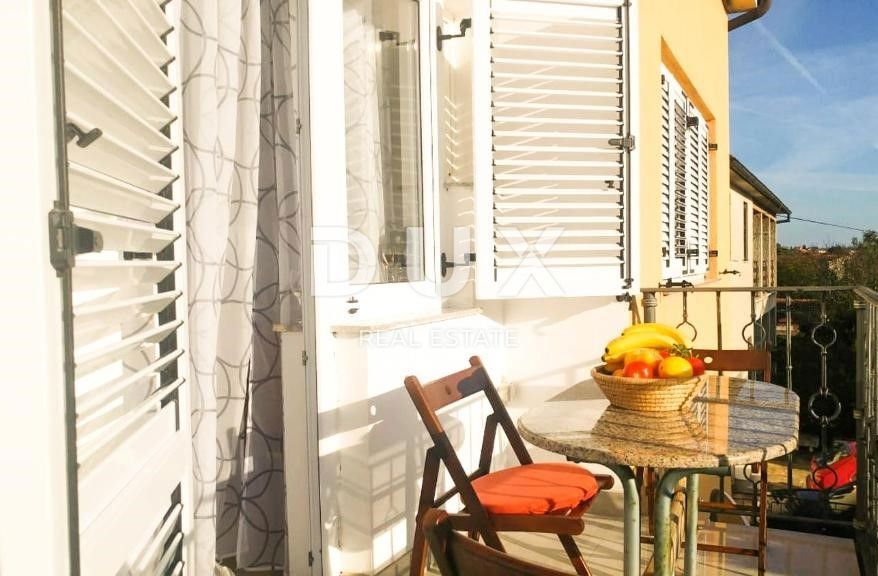 ISTRIA, MEDULIN – Appartamento con 2 camere da letto e 1 bagno con vista mare e piscina in comune, a soli 300 metri dalla costa!