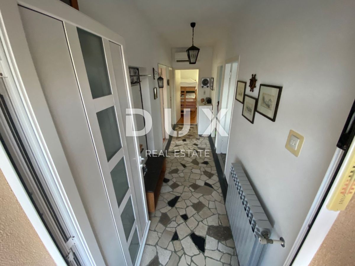 ISOLA DI KRK, BAŠKA, DRAGA BAŠĆANSKA - casa indipendente con due appartamenti e ampio giardino! OCCASIONE!
