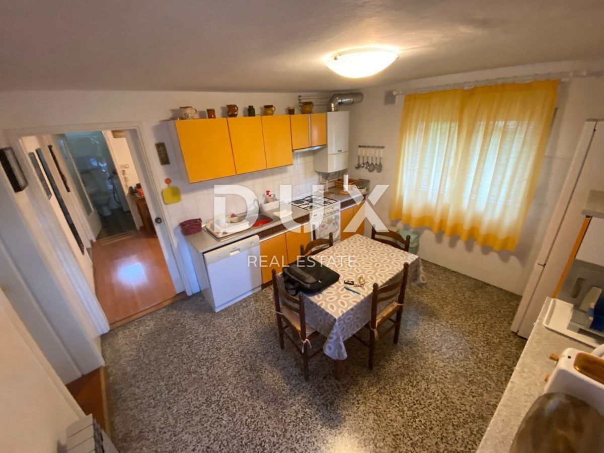 ISOLA DI KRK, BAŠKA, DRAGA BAŠĆANSKA - casa indipendente con due appartamenti e ampio giardino! OCCASIONE!
