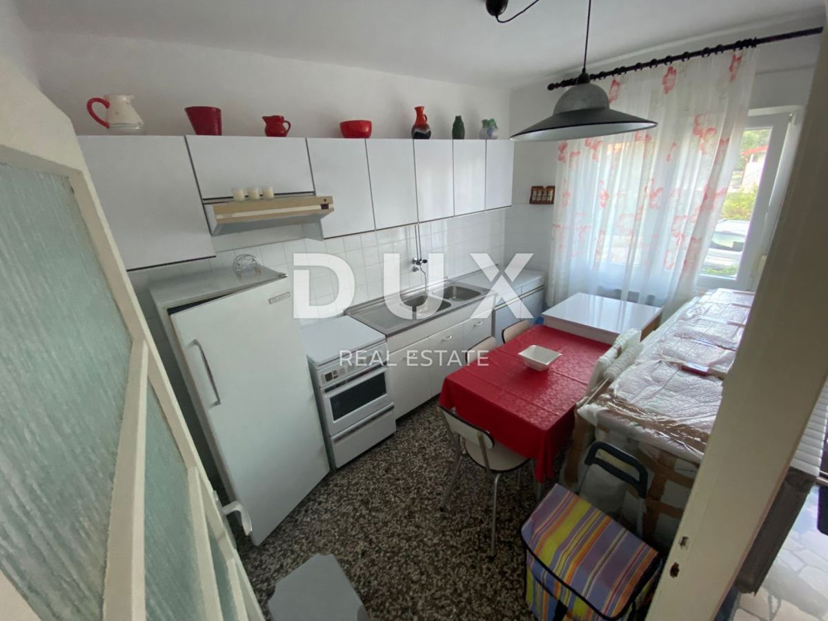ISOLA DI KRK, BAŠKA, DRAGA BAŠĆANSKA - casa indipendente con due appartamenti e ampio giardino! OCCASIONE!