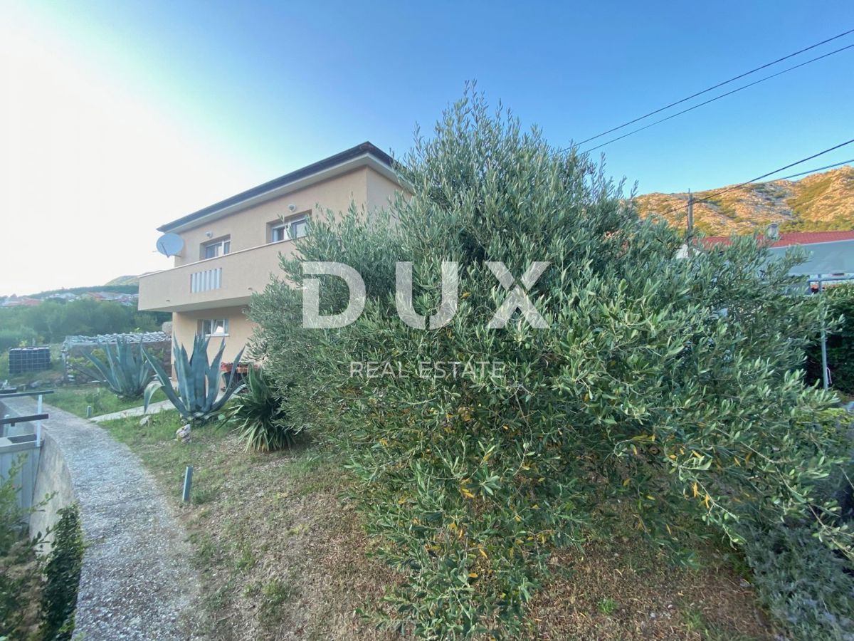 ISOLA DI KRK, BAŠKA, DRAGA BAŠĆANSKA - casa indipendente con due appartamenti e ampio giardino! OCCASIONE!