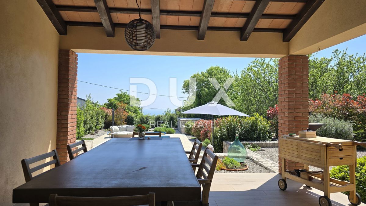 ISTRIA, LABIN - Casa mediterranea in pietra con piscina e fantastica vista sul mare