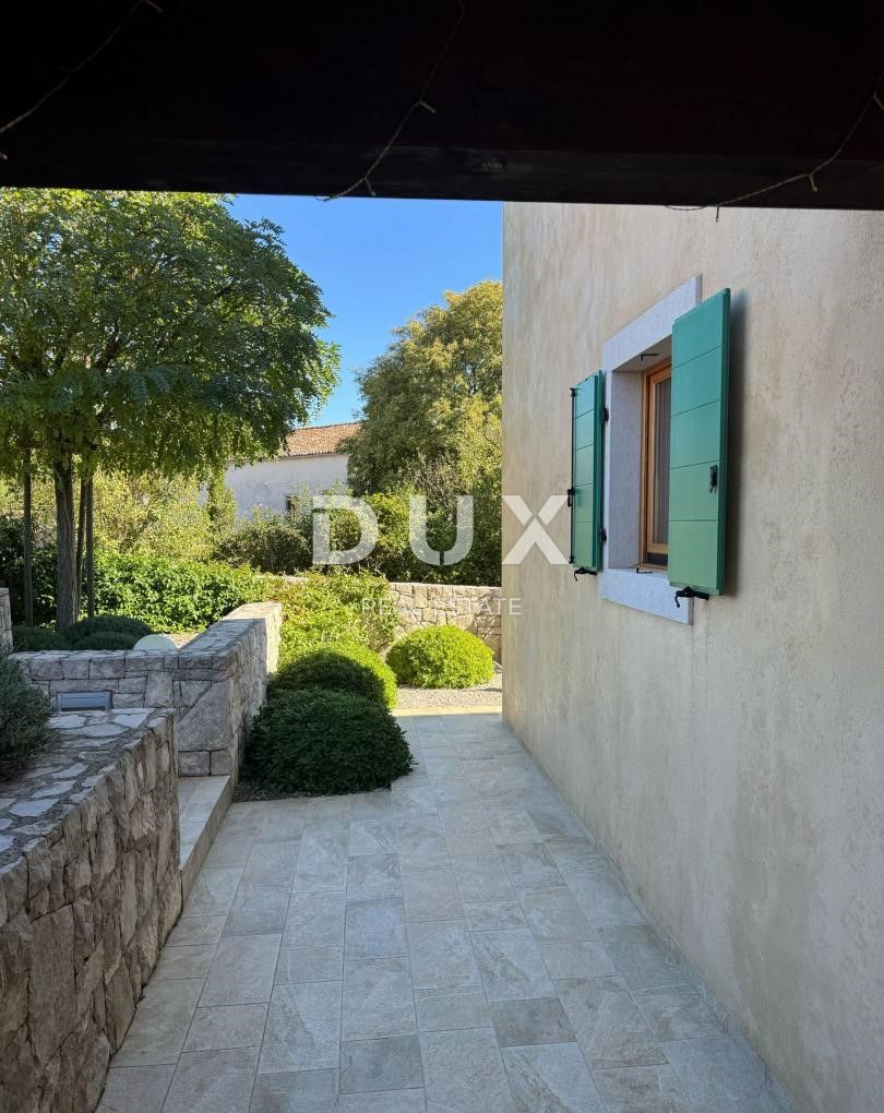 ISTRIA, LABIN - Casa mediterranea in pietra con piscina e fantastica vista sul mare