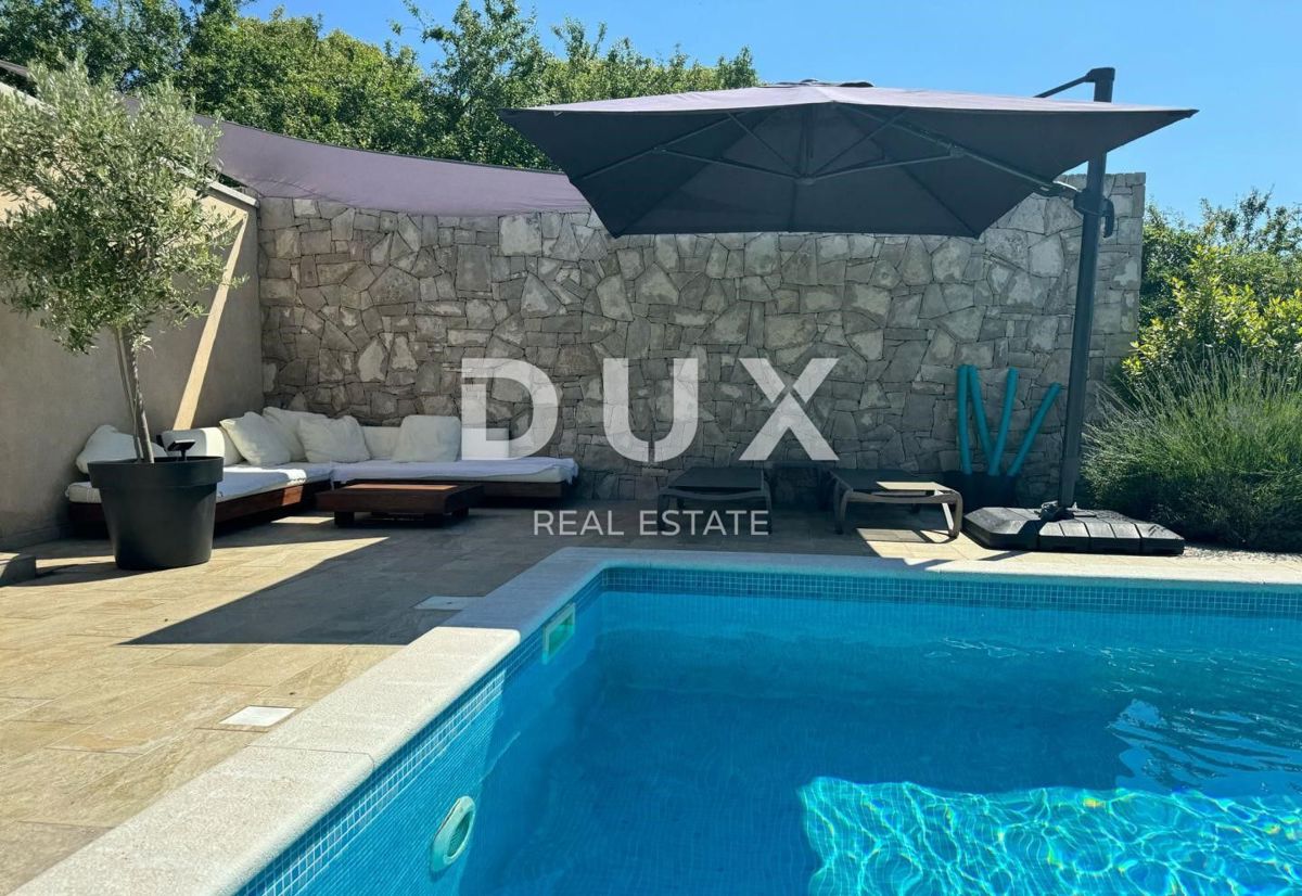 ISTRIA, LABIN - Casa mediterranea in pietra con piscina e fantastica vista sul mare
