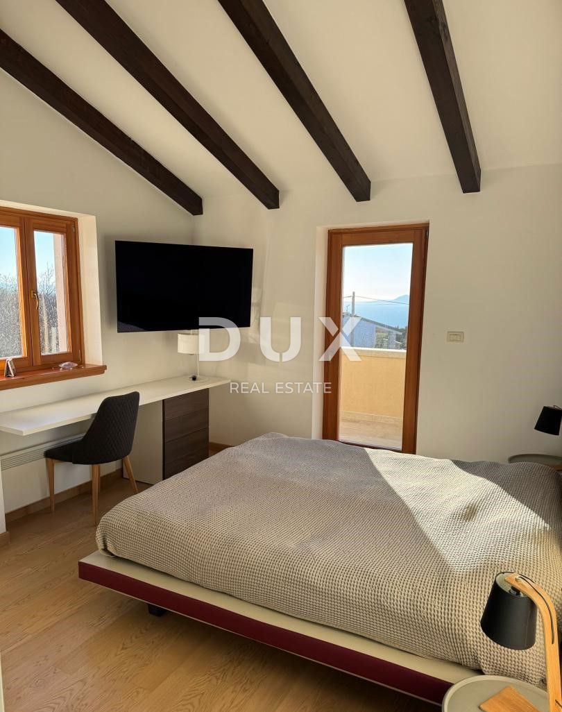 ISTRIA, LABIN - Casa mediterranea in pietra con piscina e fantastica vista sul mare
