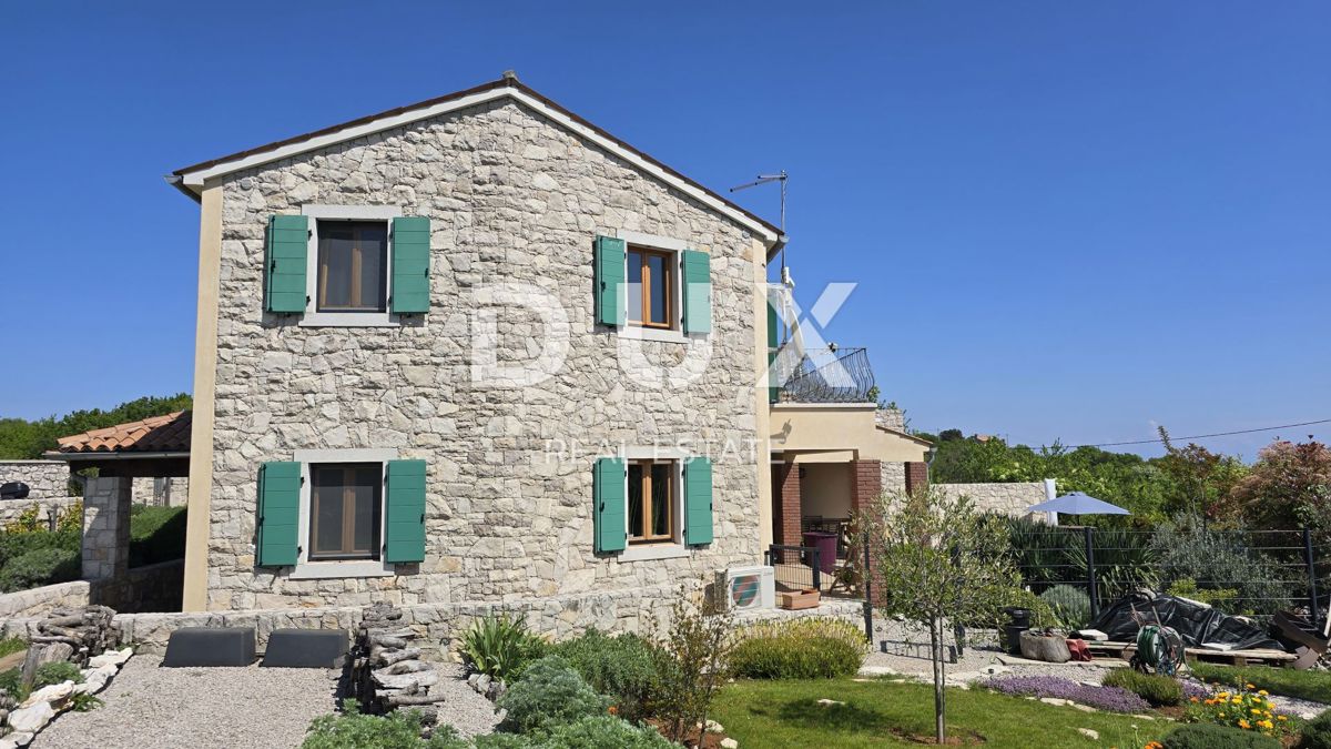 ISTRIA, LABIN - Casa mediterranea in pietra con piscina e fantastica vista sul mare