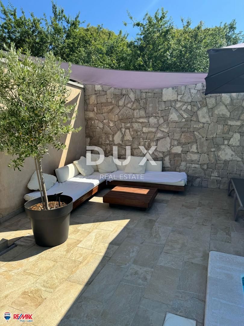 ISTRIA, LABIN - Casa mediterranea in pietra con piscina e fantastica vista sul mare