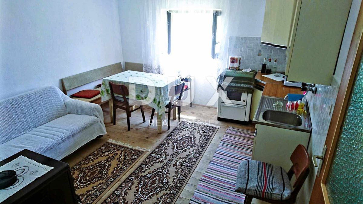 LIKA, GOSPIĆ - Casa indipendente con potenziale illimitato vicino al Parco naturale del Velebit e a 20 minuti dal mare!