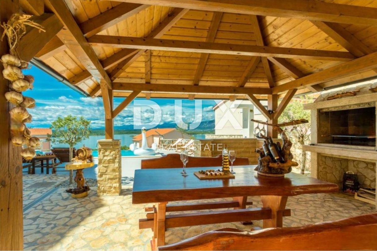 ISOLA DI KRK, KLIMNO - appartamento in villa 61m2, soggiorno + 2 camere da letto, piano terra, con splendida vista sul mare e piscina + dintorni 91m2 - S2