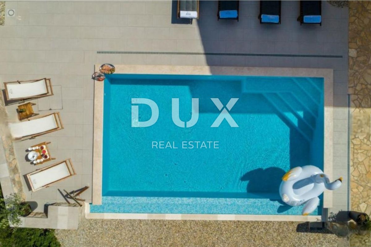 ISOLA DI KRK, KLIMNO - appartamento in villa 61m2, soggiorno + 2 camere da letto, piano terra, con splendida vista sul mare e piscina + dintorni 91m2 - S2