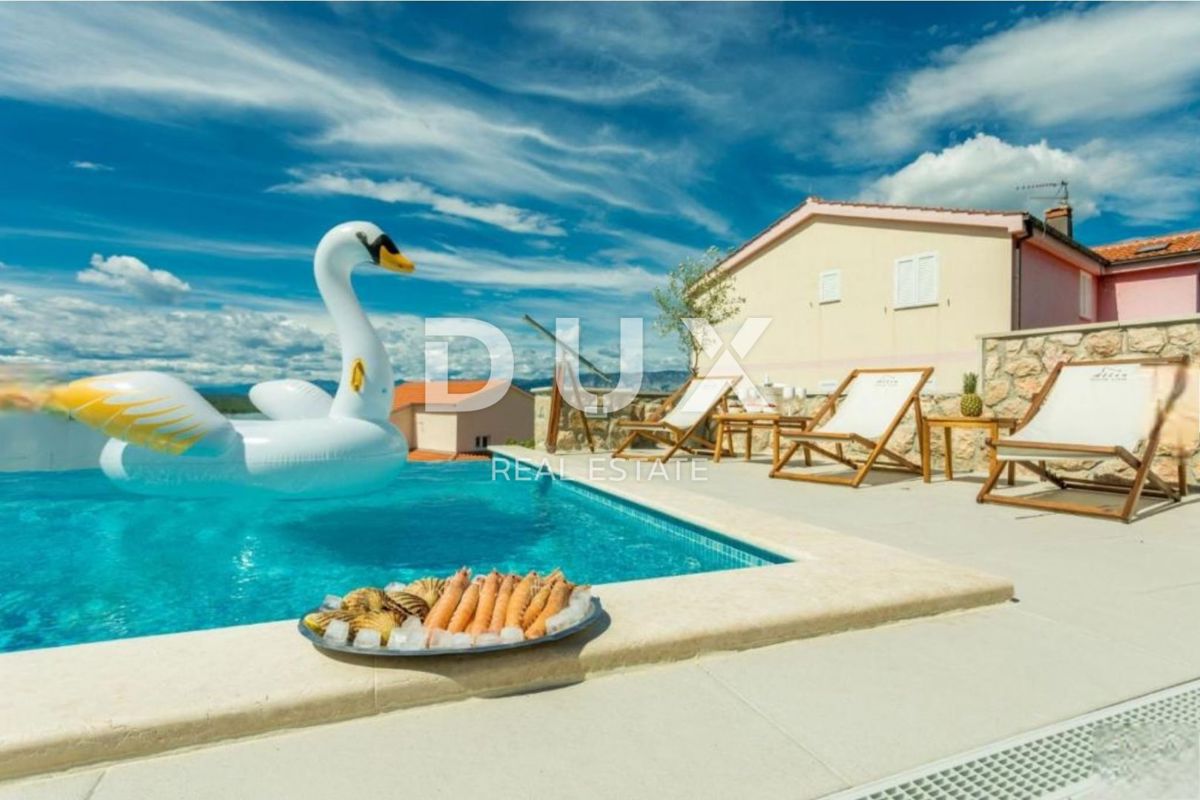 ISOLA DI KRK, KLIMNO - appartamento in villa 61m2, soggiorno + 2 camere da letto, piano terra, con splendida vista sul mare e piscina + dintorni 91m2 - S2