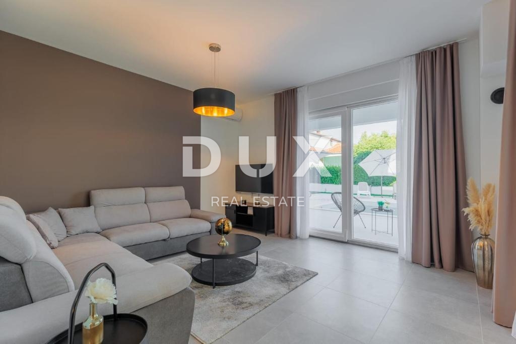 ZADAR, VRSI - Villa completamente arredata con piscina e garage!