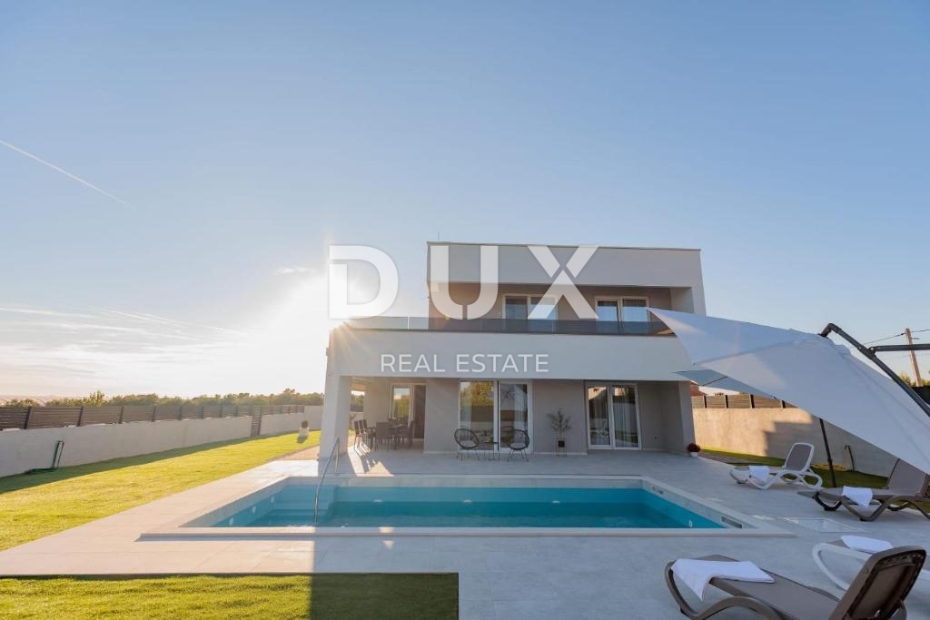 ZADAR, VRSI - Villa completamente arredata con piscina e garage!