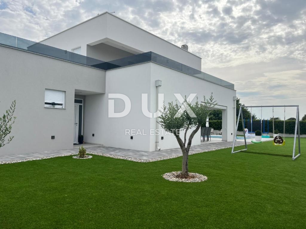 ZADAR, VRSI - Villa completamente arredata con piscina e garage!