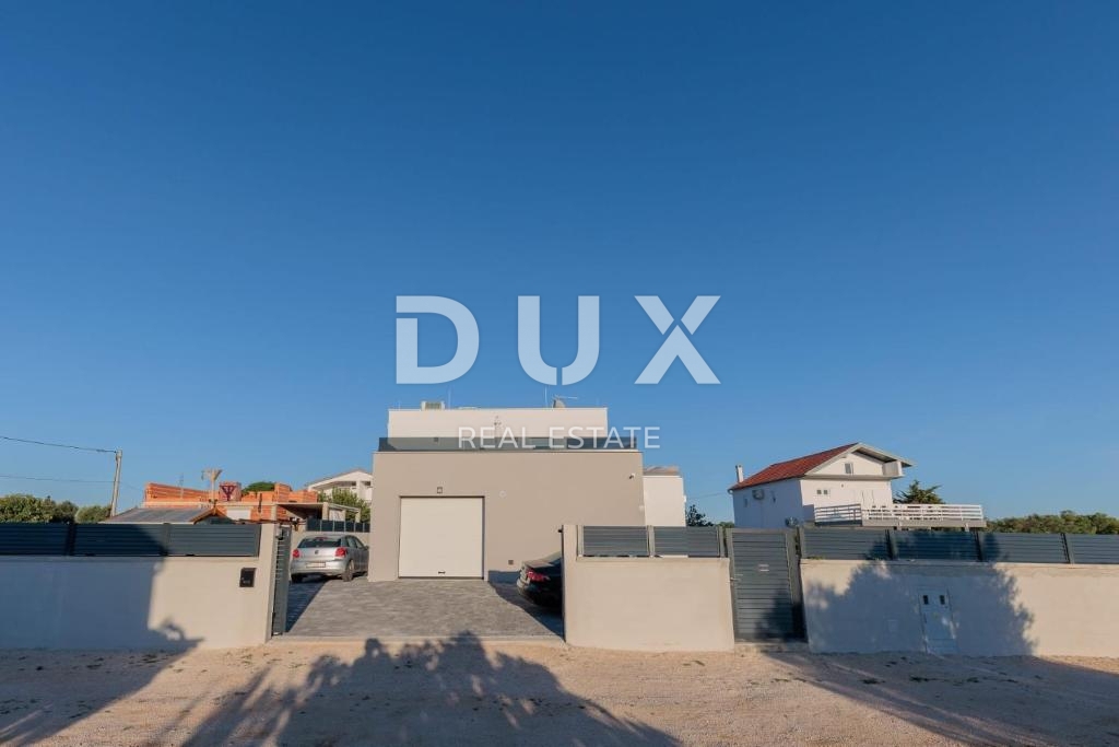 ZADAR, VRSI - Villa completamente arredata con piscina e garage!