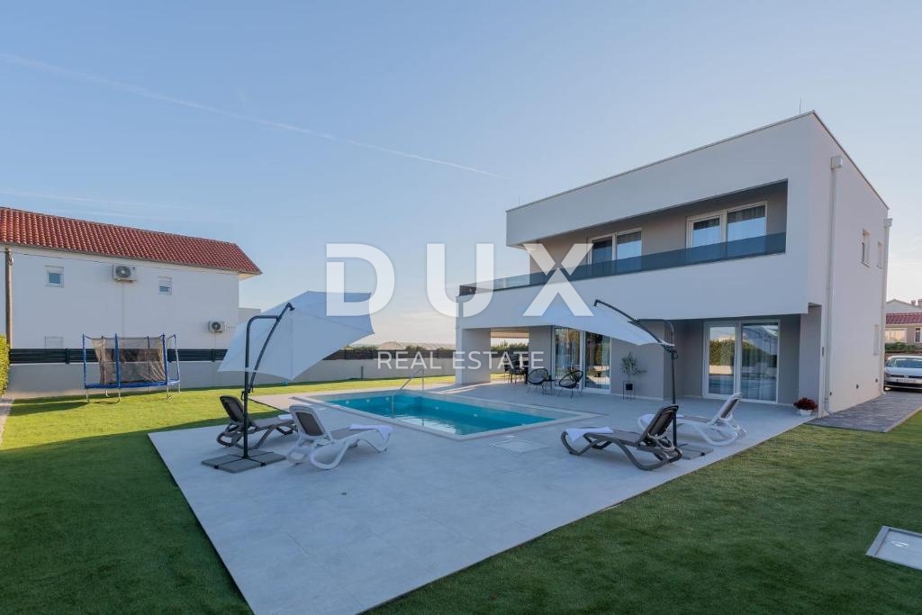 ZADAR, VRSI - Villa completamente arredata con piscina e garage!