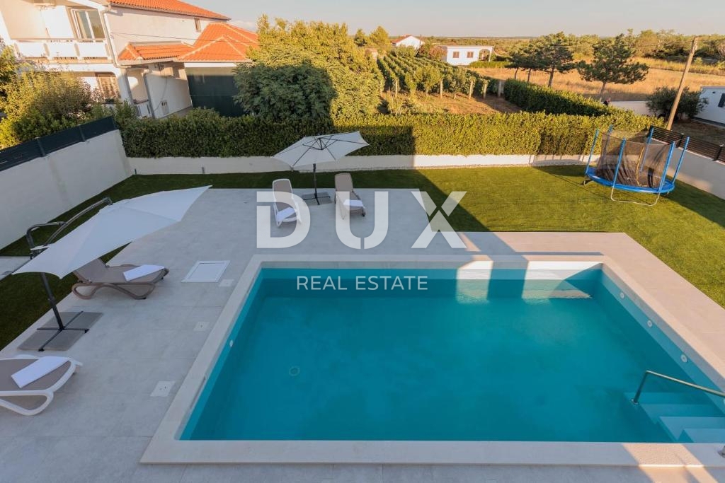 ZADAR, VRSI - Villa completamente arredata con piscina e garage!