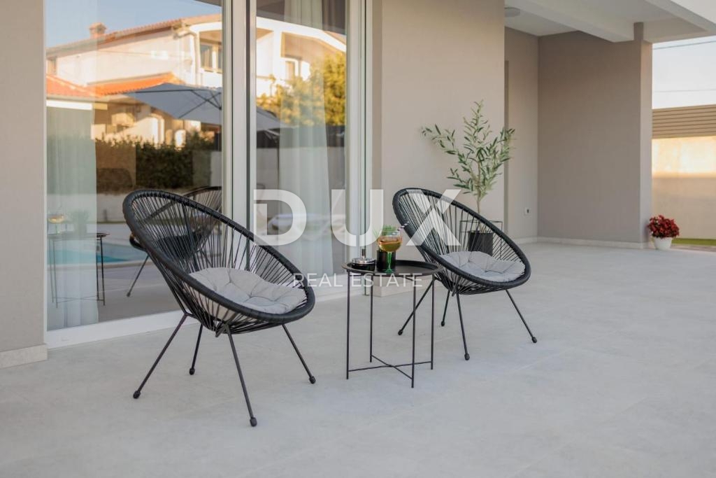 ZADAR, VRSI - Villa completamente arredata con piscina e garage!