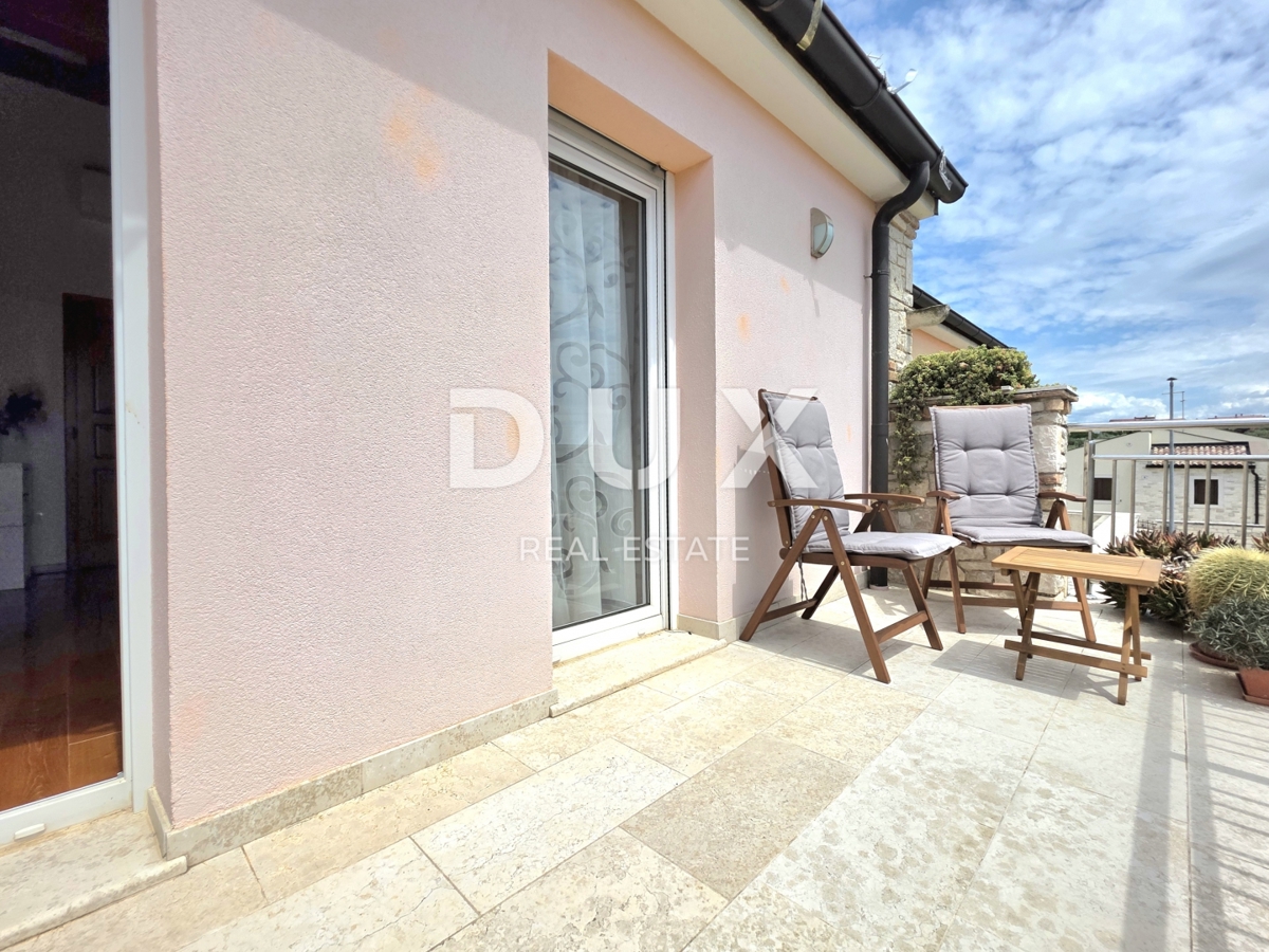 ISTRIA, NOVIGRAD - Casa a schiera familiare e privata vicino alle spiagge e al centro città