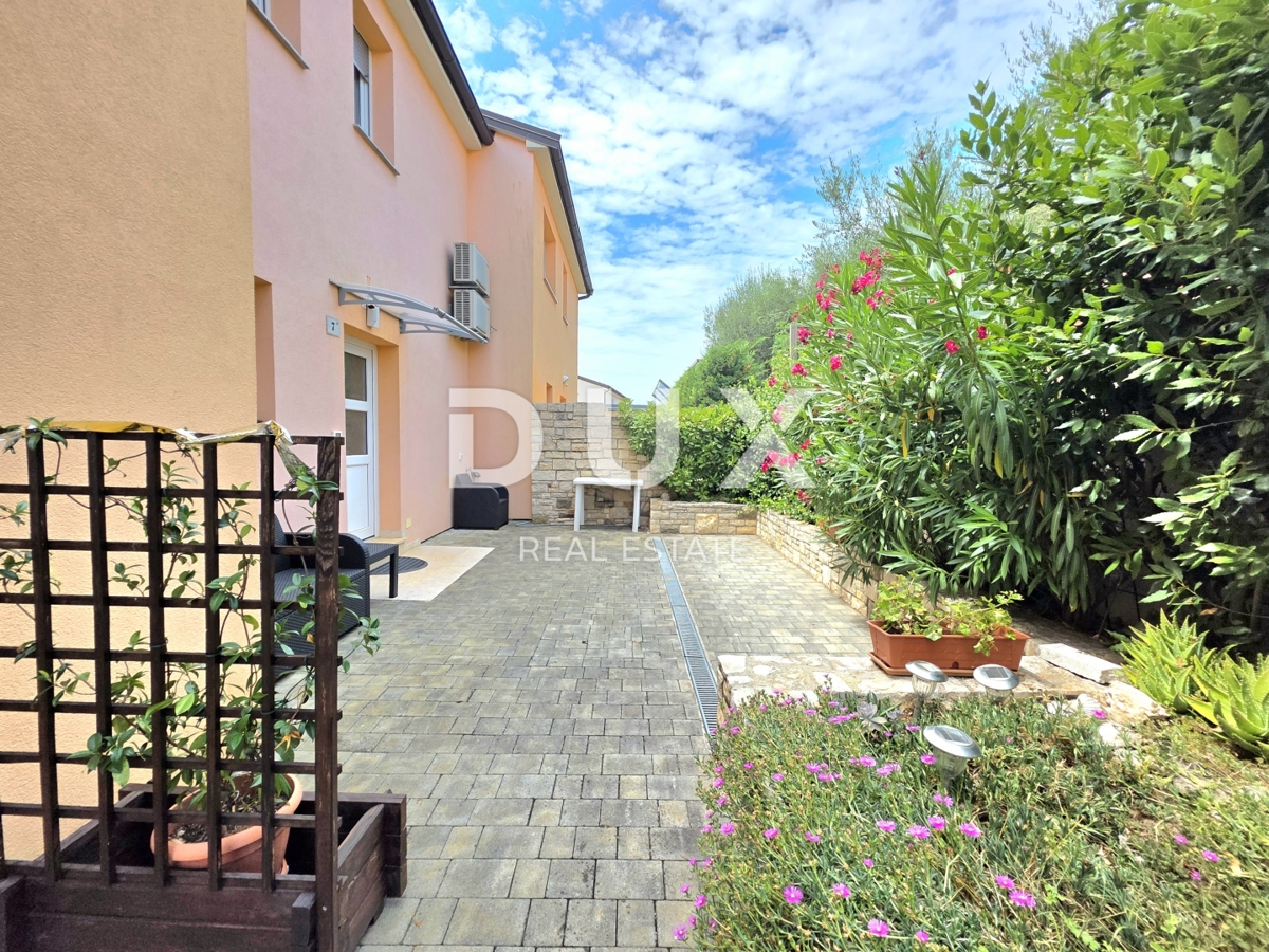 ISTRIA, NOVIGRAD - Casa a schiera familiare e privata vicino alle spiagge e al centro città