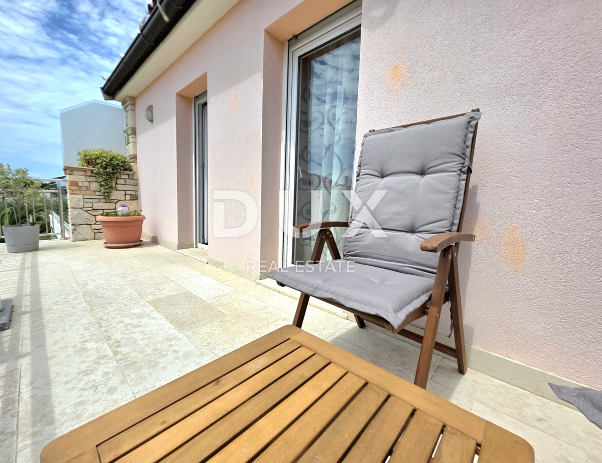 ISTRIA, NOVIGRAD - Casa a schiera familiare e privata vicino alle spiagge e al centro città