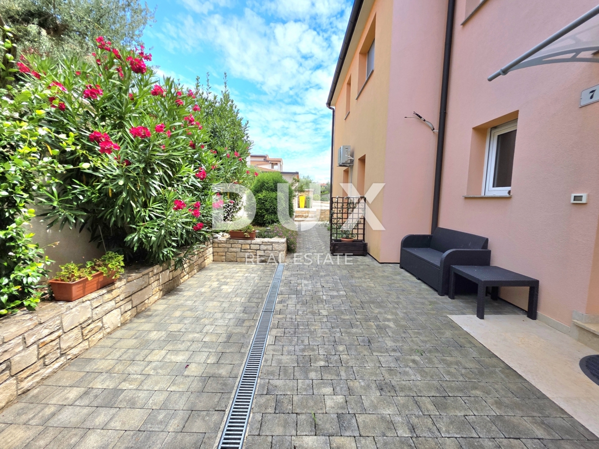 ISTRIA, NOVIGRAD - Casa a schiera familiare e privata vicino alle spiagge e al centro città