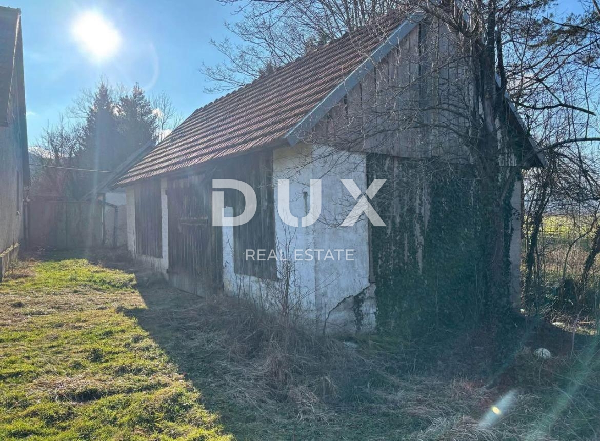 LAPAT, PLAŠKI – Proprietà rurale tradizionale (casa e quattro annessi) pronta per la ristrutturazione con grande potenziale, a 40 km dai laghi di Plitvice!