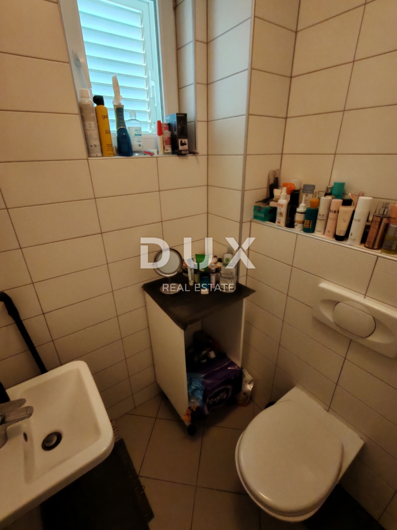 ZADAR, BORIK - Appartamento duplex completamente arredato con una splendida vista sul mare!