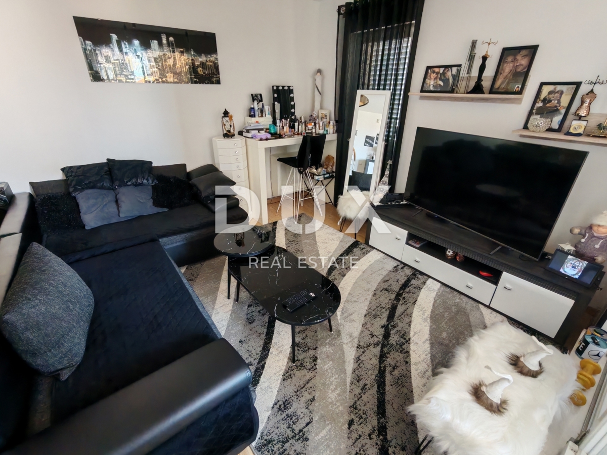 ZADAR, BORIK - Appartamento duplex completamente arredato con una splendida vista sul mare!