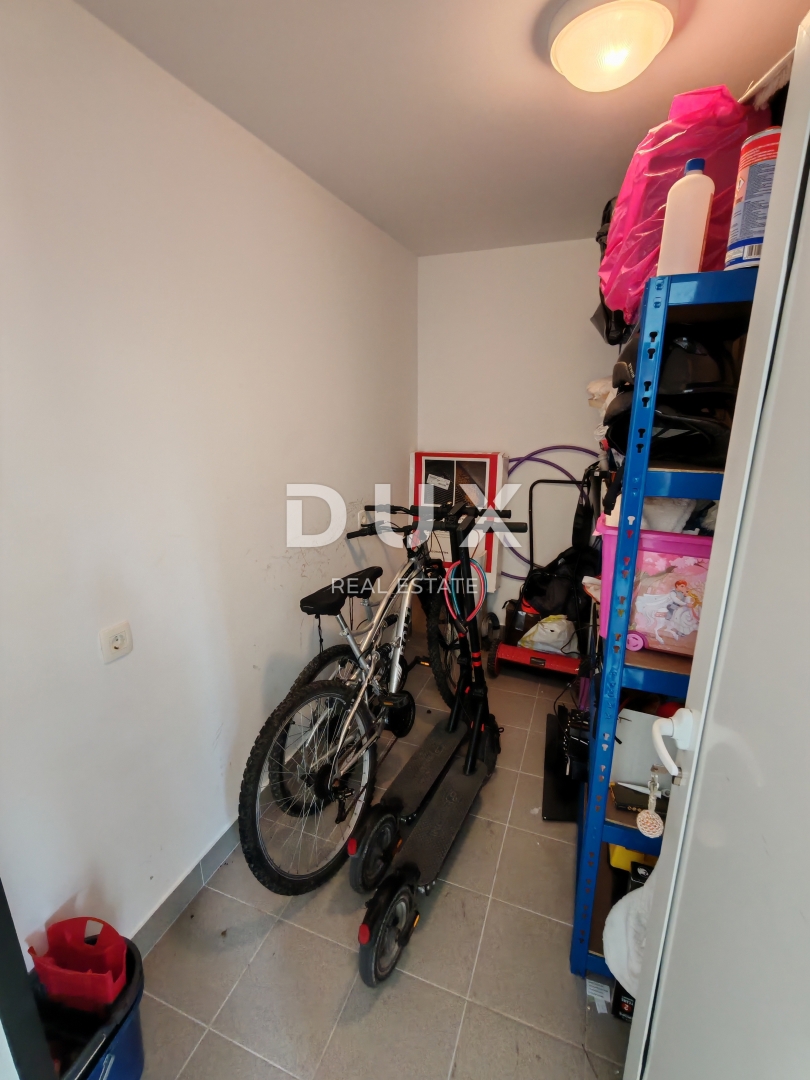 ZADAR, BORIK - Appartamento duplex completamente arredato con una splendida vista sul mare!