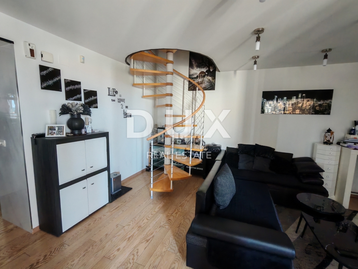 ZADAR, BORIK - Appartamento duplex completamente arredato con una splendida vista sul mare!